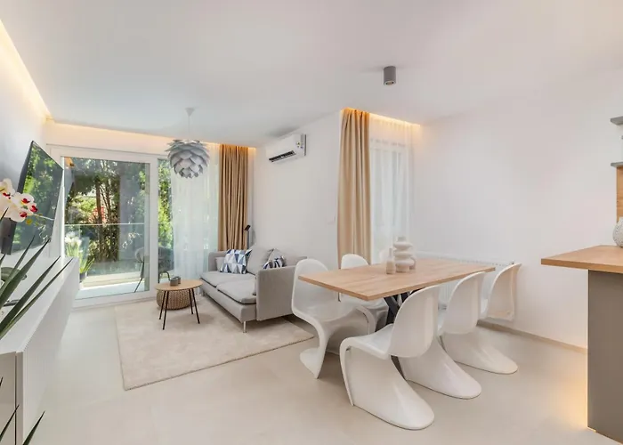 Cro.Lo Modern Retreat