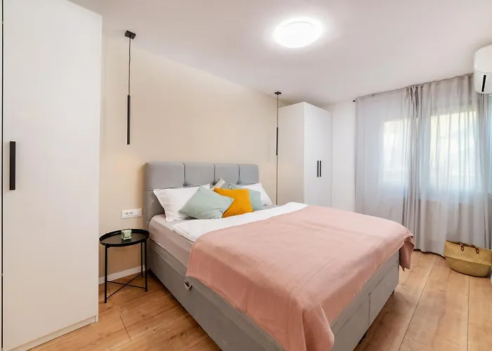 Cro.Lo Modern Retreat