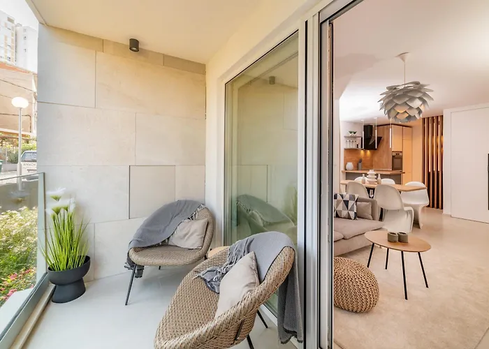 Cro.Lo Modern Retreat