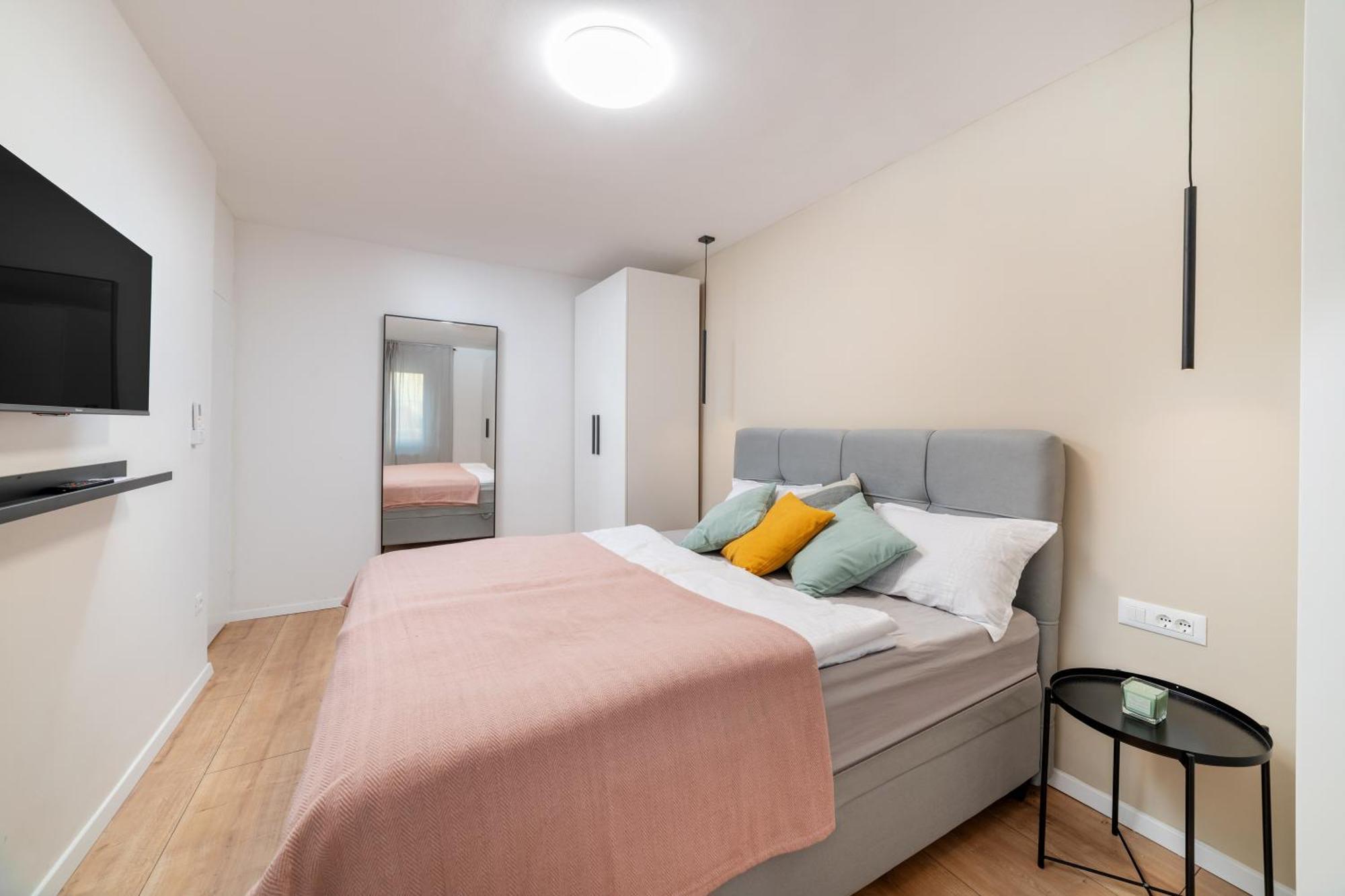 Cro.lo Modern Retreat